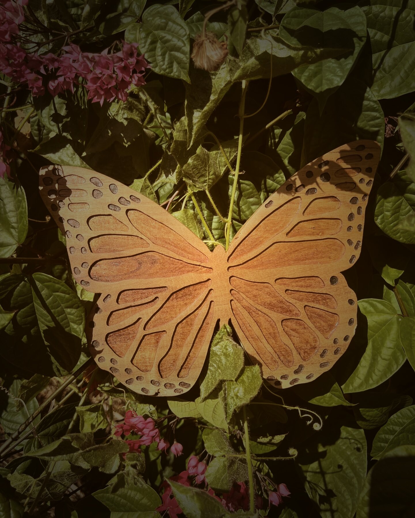 Papillon monarque — Découpe et gravure, gravure sur bois par Tony Grandin